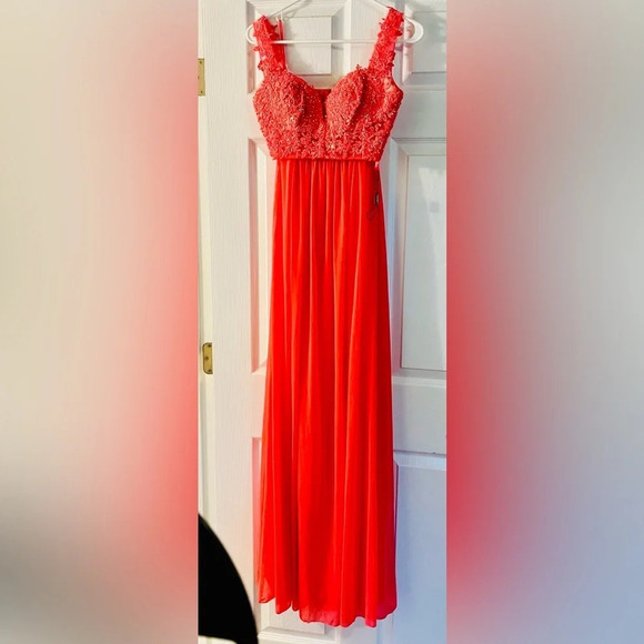 La Femme Pink Beaded Lace To Two Piece Dress With Pockets - Picture 3 of 7